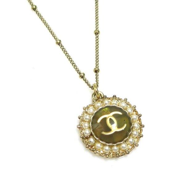 CHANEL White Pearl Logo Necklace - Picture 1 of 5